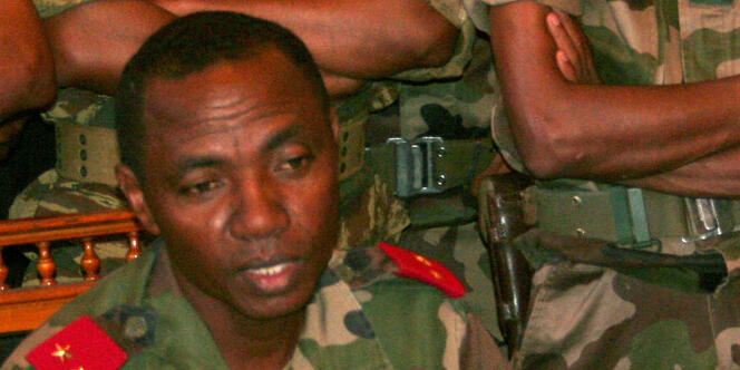 Le général Noël Rakotonandrasana, membre de la vingtaine de militaires putschistes voulant renverser le gouvernement malgache, pris en photo le 8 avril 2010.