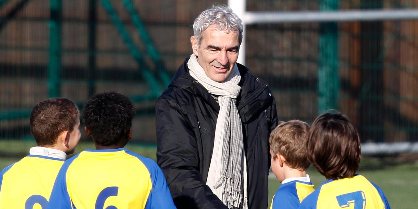 Domenech entraîne des jeunes en région parisienne pour "se reconstruire"