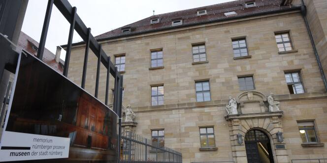 Vue du tribunal de Nuremberg où se tient l'exposition consacrée au procès où 21 responsables du régime nazi ont commencé à comparaître au premier des Procès de Nuremberg, le 20 novembre 1945.