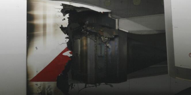 Vue du réacteur endommagé de l'A380 de Qantas, le 4 novembre 2010.