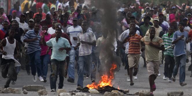 Des partisans de Michel Martelly manifestent à Port-au-Prince, mercredi.