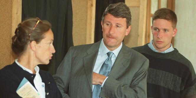 En 1999, la famille De Villiers, Dominique, Philippe et Laurent, au sortir d'un bureau de vote aux Herbiers.