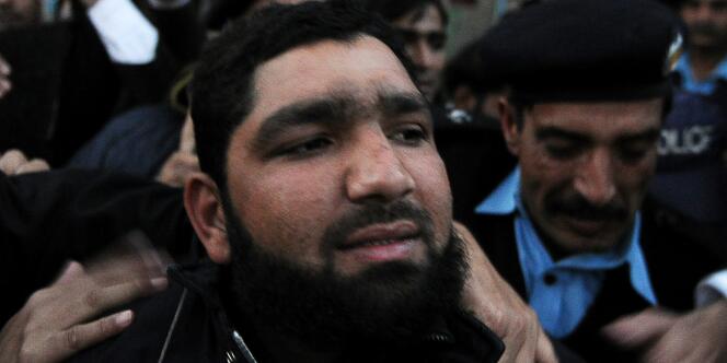 Mumtaz Qadri, un policier de 26 ans chargé d'escorter Salman Taseer, l'a abattu à la sortie d'un café d'Islamabad, la capitale,  avant de se rendre et d'avouer son crime.