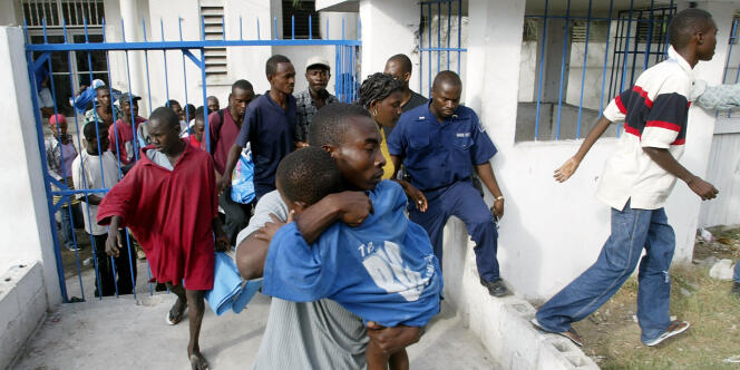 Nombreux sont les habitants d'Haïti qui cherchent à fuir leur pays depuis le séisme.