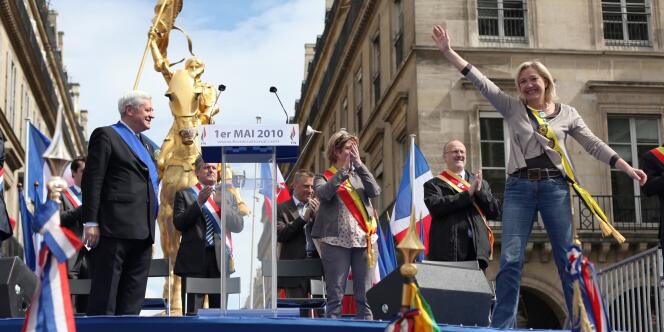Marine Le Pen et Bruno Gollnisch lors de la fête de Jeanne d'Arc que célèbre le FN chaque 1er mai. Ici, en 2010.