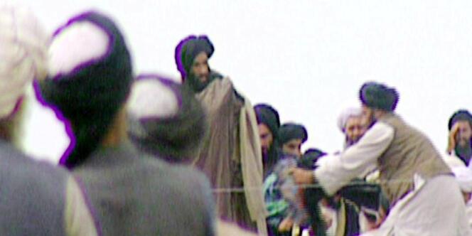 L'une des rares images du mollah Omar, en 1996, tirée d'une émission de la BBC.