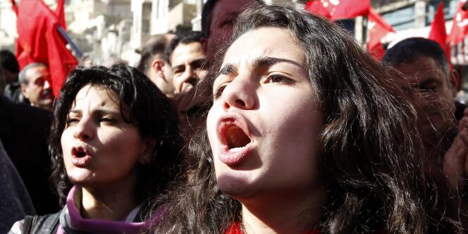 Des Jordaniennes participant aux manifestations contre la vie chère, le 28 janvier.