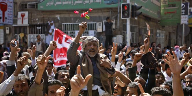 Des manifestants anti-gouvernement à Sanaa au Yémen, le 18 février 2011.