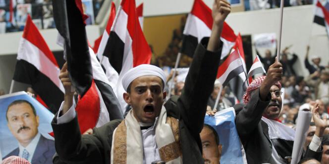 Des manifestants à Sanaa, dimanche 20 février.
