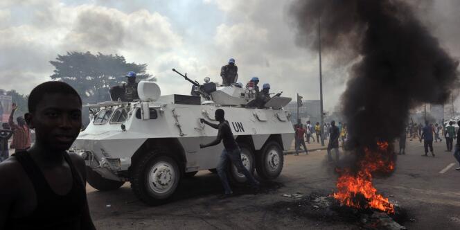 Abidjan est le théâtre d'affrontements violents entre pro-Gbagbo et pro-Ouattara.