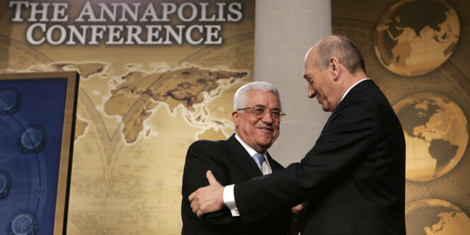 En 2007, la conférence d'Annapolis, aux Etats-Unis, réunissait le président palestinien Mahmoud Abbas et le premier ministre israélien d'alors, Ehoud Olmert.