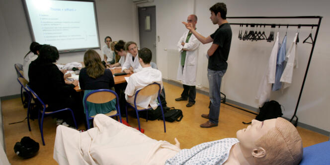 Des étudiants en médecine à Nice en mai 2008.