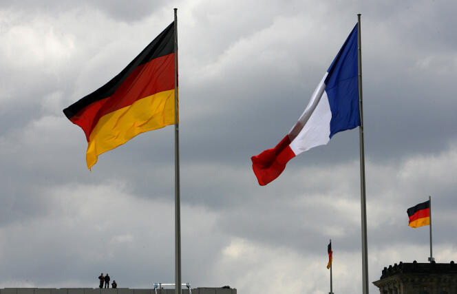 Les drapeaux allemand et français à Berlin.