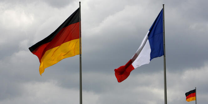 Les drapeaux allemand et français à Berlin.