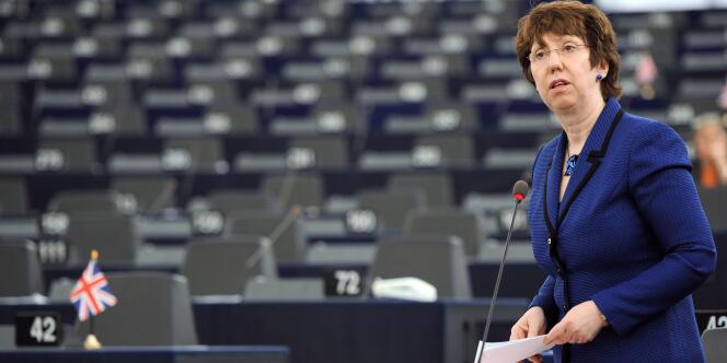 La haute réprésentante pour les affaires étrangères de l'UE, Catherine Ashton, fait un discours sur la situation en Libye devant le Parlement européen, mercredi 9 mars.