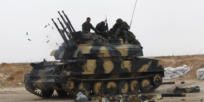 Véhicule de l'armée libyenne, le 16 mars 2011, à Ajdabiya.