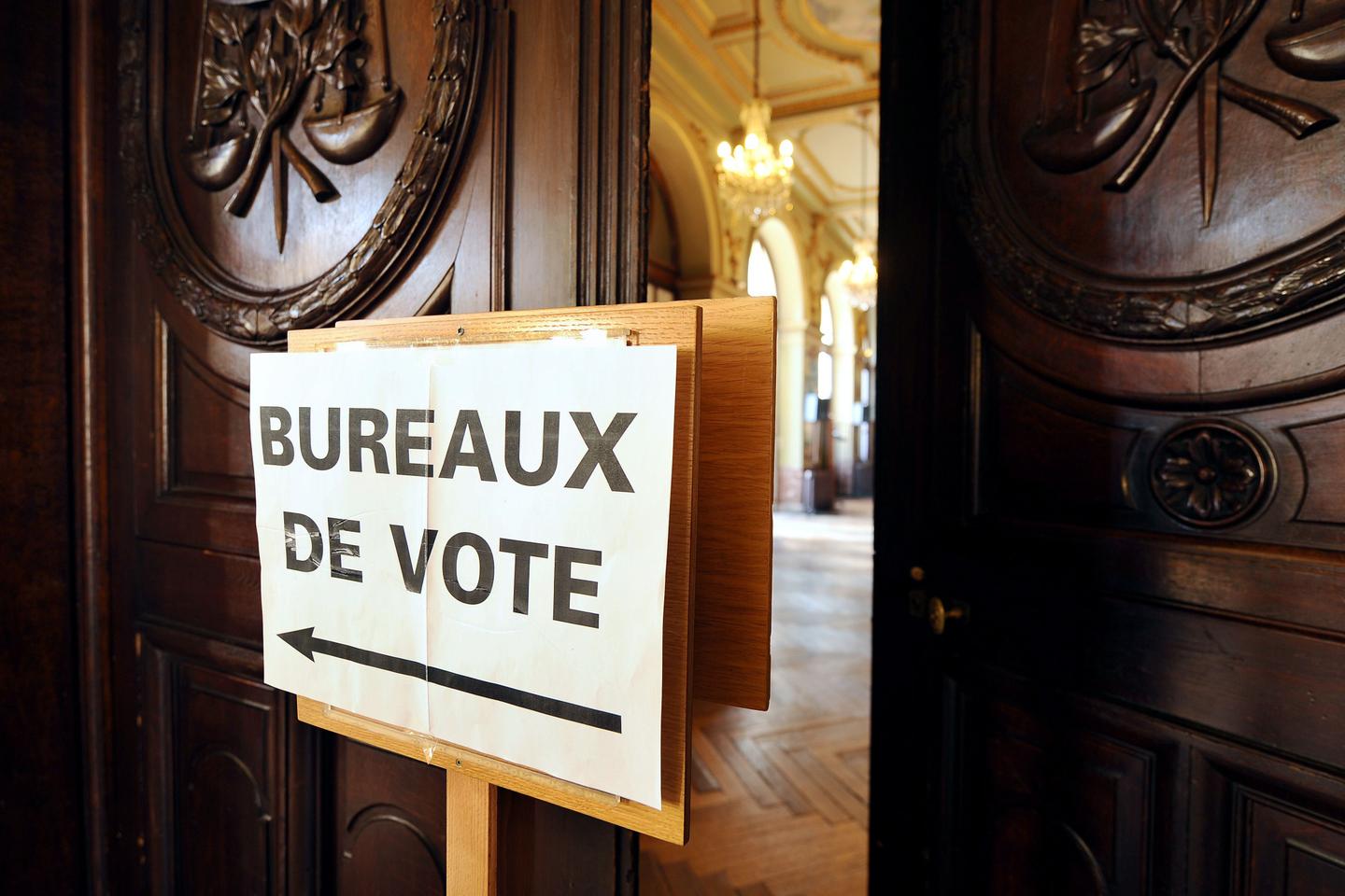 Les élections régionales et cantonales devraient être reportées à 2015