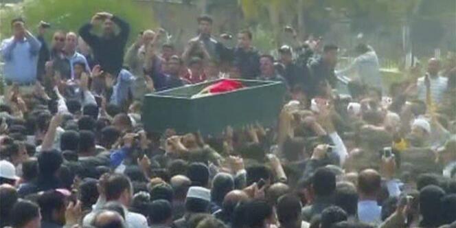 Les funérailles d'un des manifestants à Dara, en Syrie, dimanche 20 mars.