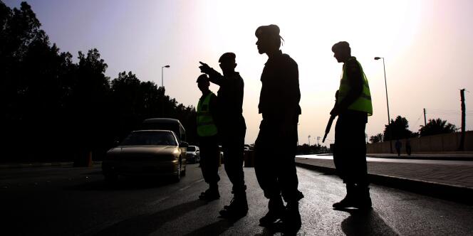 Des policiers dans les rues de Manama, le 28 mars 2011.