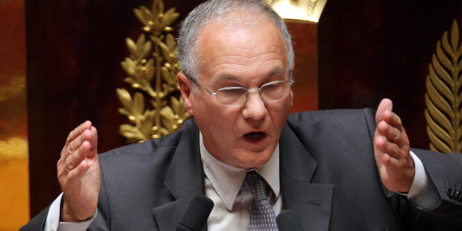 Le rapporteur général de la commission des finances de l'Assemblée nationale, Gilles Carrez (UMP), veut assimiler la fiscalité des dons à celle des niches fiscales.