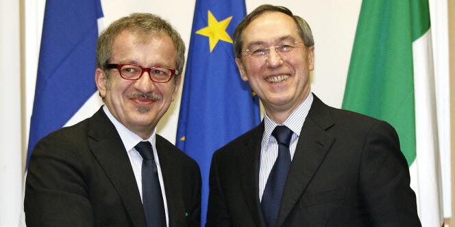 Claude Guéant, ministre de l'intérieur, avec son homologue italien, Roberto Maroni, le 8 avril à Milan.