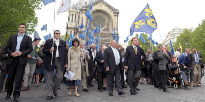 Manifestation pour la fête de Jeanne d'Arc, à Paris le 09 juin 2010, à l'initiative de l'association catholique traditionnaliste Civitas.