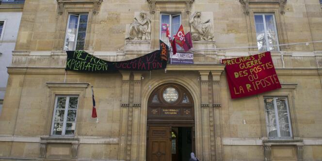 Photo prise le 13 avril 2011 à Paris, de la facade de l'Ecole normale supérieure.