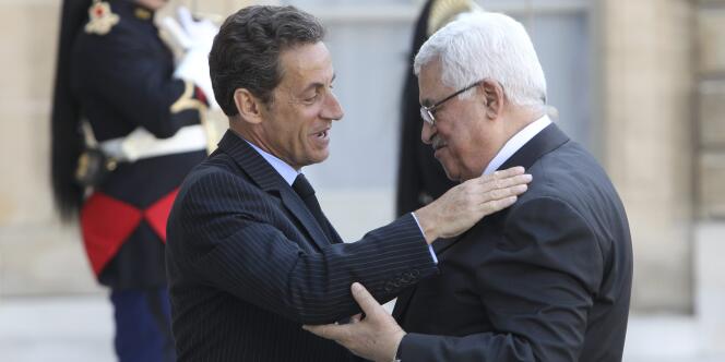 Nicolas Sarkozy et Mahmoud Abbas, le 21 avril 2011, à Paris.