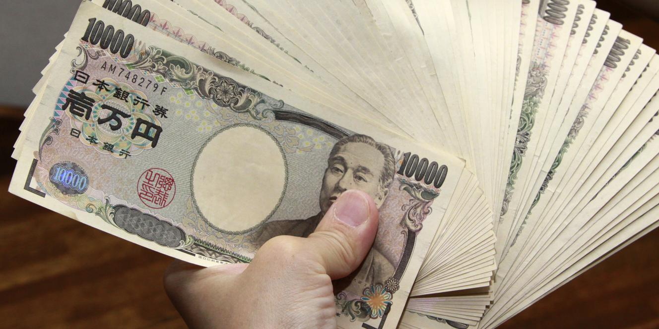 100 yens en dollars