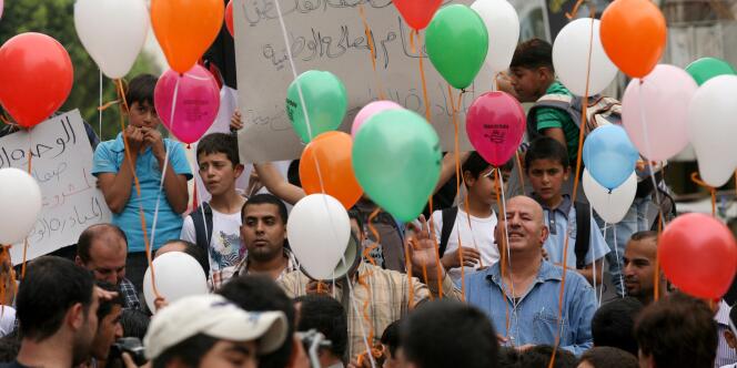 Des Palestiniens de Jénine célèbre la réconciliation entre Fatah et Hamas, le 4 mai.