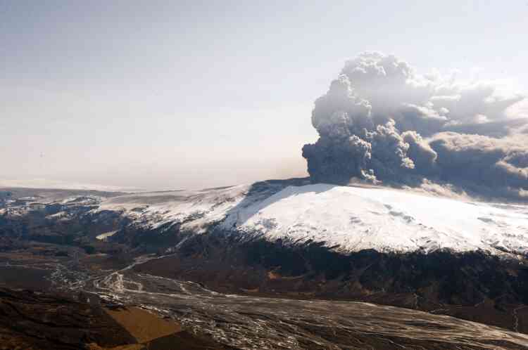Eruption du volcan Eyjafjöll, le 17 avril 2010, en Islande.