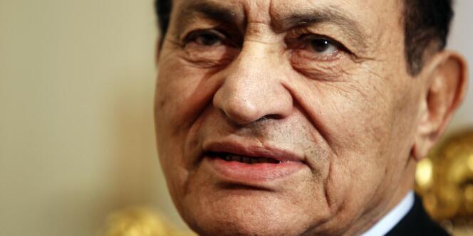 M. Moubarak a comparu avec son ancien ministre de l'intérieur, Habib el-Adli, et six ex-responsables de la sécurité, pour complicité dans le meurtre de manifestants pacifiques pendant la révolte qui a provoqué sa chute début 2011.