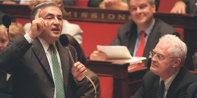 Dominique Strauss-Kahn, alors ministre de l'économie, et Lionel Jospin, alors premier ministre, à l'Assemblée nationale.