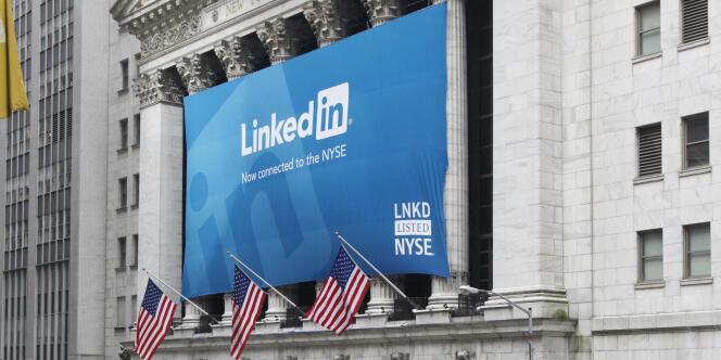 Le New York Stock Exchange pavoisé aux couleurs de LinkedIn, le 19 mai 2011.