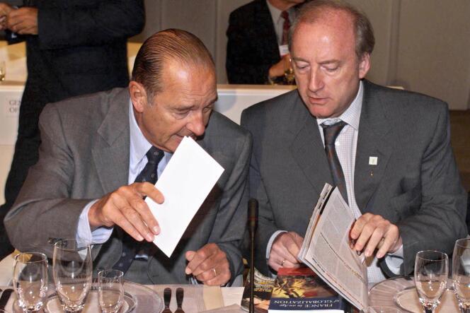 Jacques Chirac et Hubert Vedrine, alors ministre des affaires étrangères, le 16 juin 2001 à Göteborg (Suède).