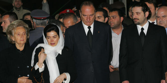 Jacques et Bernadette Chirac aux côtés de la veuve de Rafic Hariri et de son fils, à Beyrouth, le 16 février 2005, deux jours après l'assassinat de l'ancien premier ministre libanais.