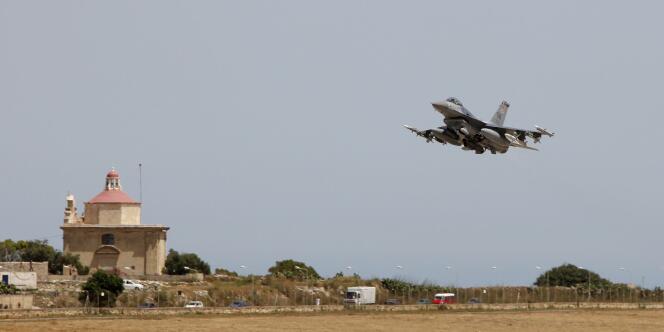 Un F16 américain décolle de Malte, le 8 juin 2011.