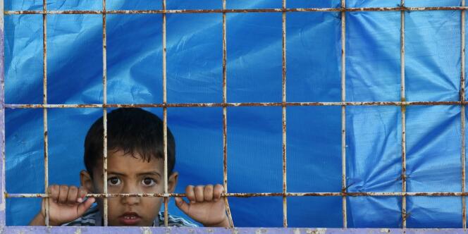 Un jeune garçon syrien dans un camp de réfugiés.