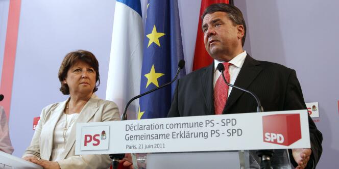 Martine Aubry (PS) et Sigmar Gabriel (SPD) lors d'une déclaration commune à Paris, le 21 juin 2011.