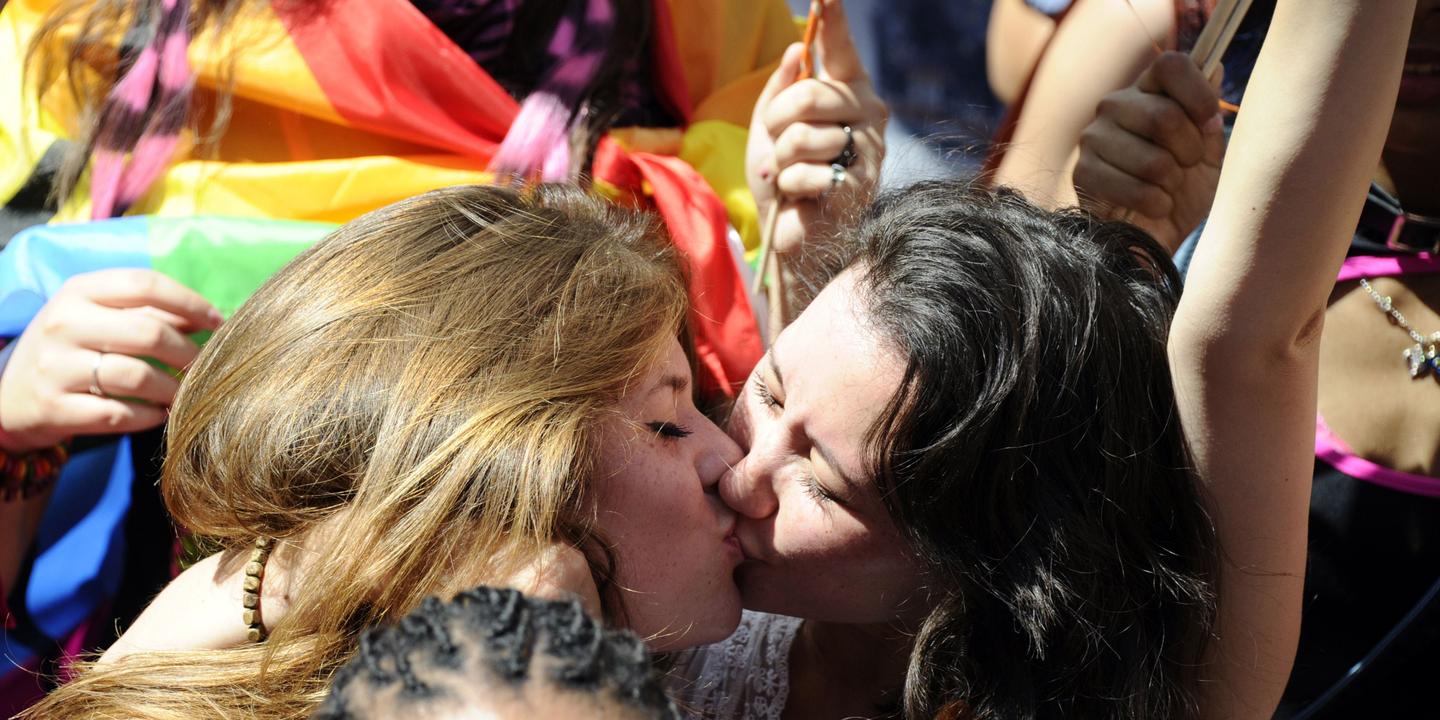Le Contrat universel: audelà du« mariage gay» Le Contrat universel: audelà du« mariage gay»