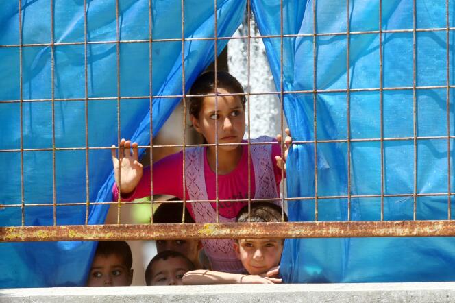 Des enfants syriens dans un camp de réfugiés situé dans la ville frontière turque d'Yayladagi (province du Hatay). 