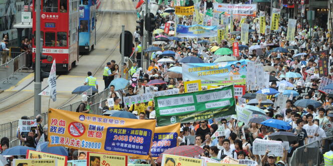 Les manifestants pro-démocratie, dans les rues de Hong Kong, vendredi 1er juillet.