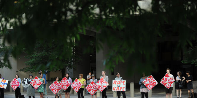 Manifestation féministe devant le FMI, le 18 mai.