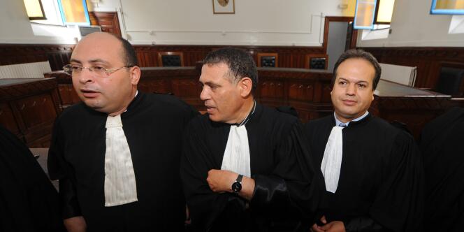 Les trois avocats de Zine El-Abidine Ben Ali et de son épouse, Leïla Trabelsi, ont quitté le procès de leur client avec éclat, lundi 4 juillet, estimant que les droits de la défense étaient bafoués.