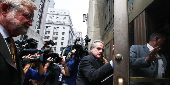 Benjamin Brafman et William Taylor, les deux avocats de Dominique Strauss-Kahn arrivent au bureau du procureur de New York, mercredi 6 juillet.