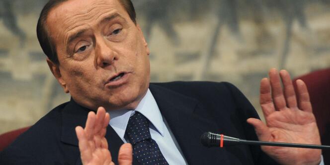 Le chef du gouvernement, Silvio Berlusconi, n'a pas réagi directement aux critiques contre la 