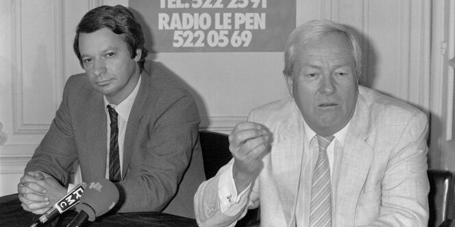 Jean-Marie Le Pen et Jean-Pierre Stirbois, président et numéro deux du FN, lors d'une conférence de presse avant les élections municipales de Dreux, le 6 septembre 1983.