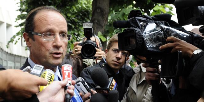 François Hollande à l'issue de son audition par la police, mercredi.