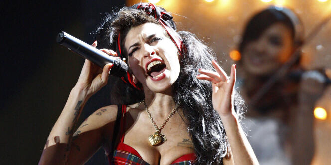 Amy Winehouse en concert à Londres en février 2008.