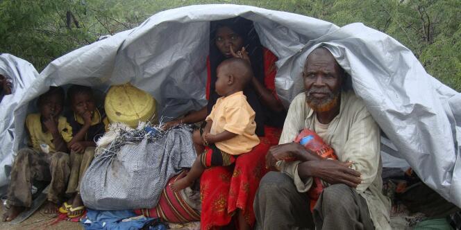 La détresse des populations déplacées est aggravée en Somalie par l'instabilité politique.